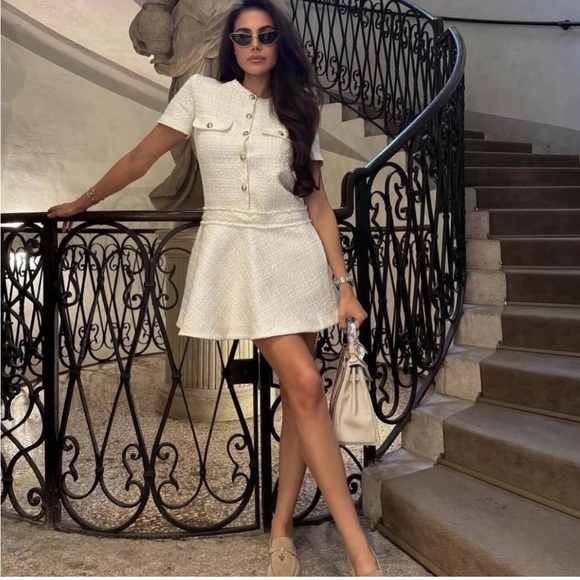 Aqua Dresses & Skirts - New AQUA
Tweed Short Sleeve Mini Dress Cream Tweed Dress with Gold Buttons